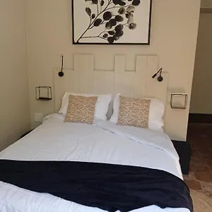 https://chambre-entre-source-et-volcan.hotels-rhonealpes.com