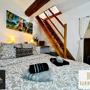 https://foursbanaux-town-house-medieval-city-of-saint-tropez-2-3-pers.fr-provencehotel.com